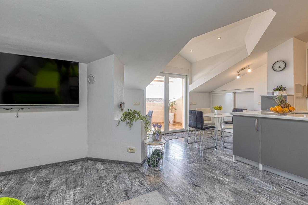 Enjoy At L&C Apartment Rovinj Bagian luar foto
