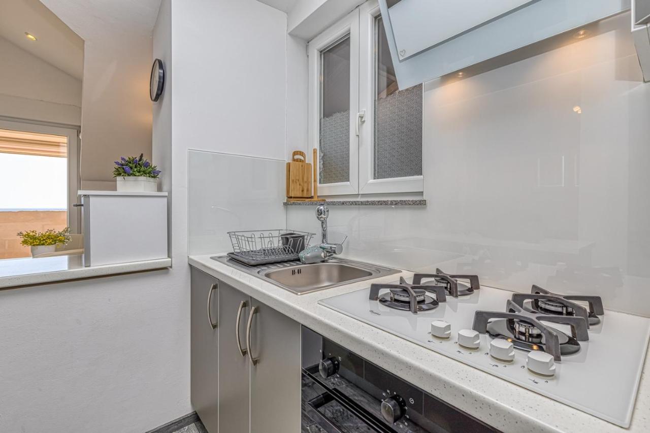 Enjoy At L&C Apartment Rovinj Bagian luar foto